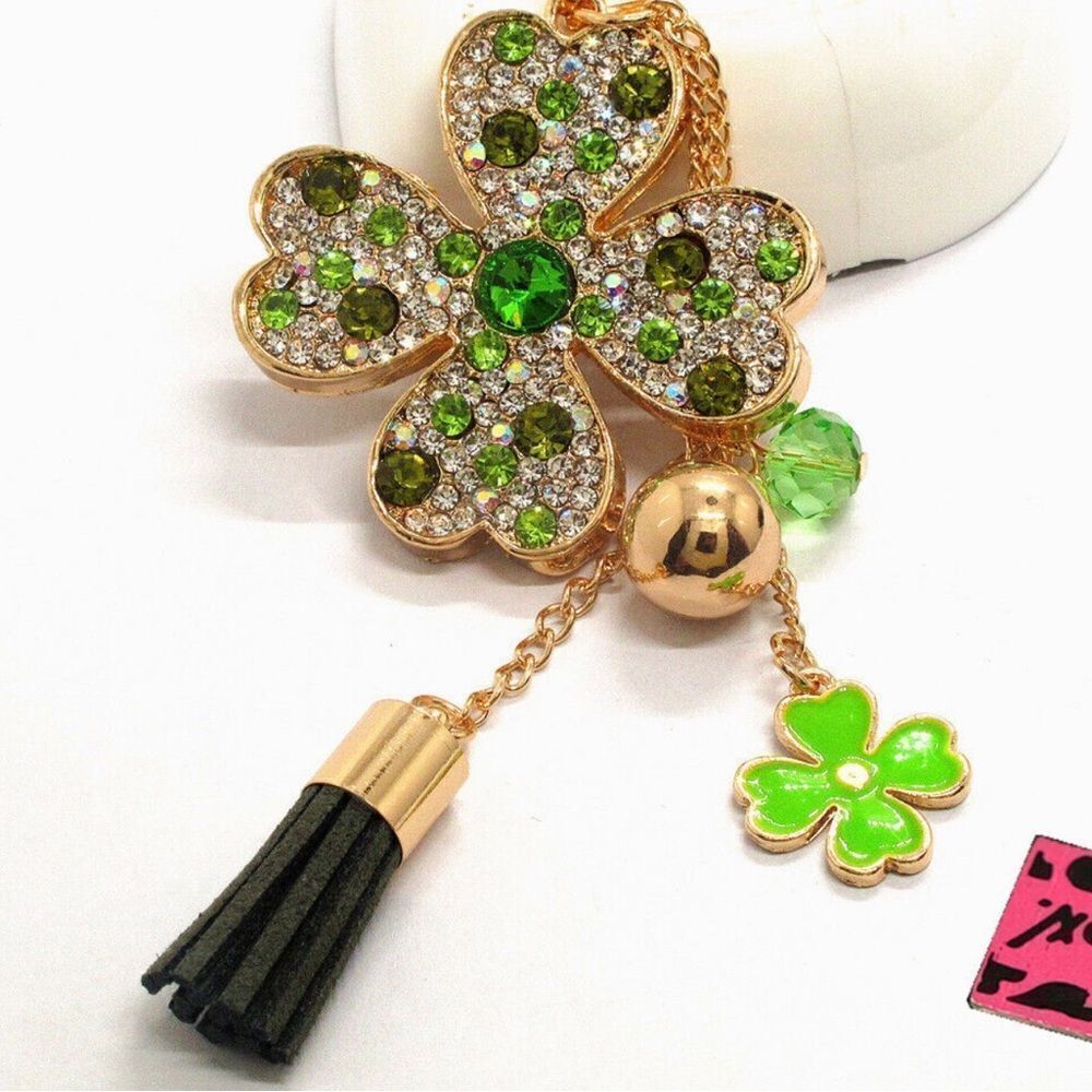 🍀 Betsey Johnson stunning crystal clover necklace 🍀 - Picture 3 of 5